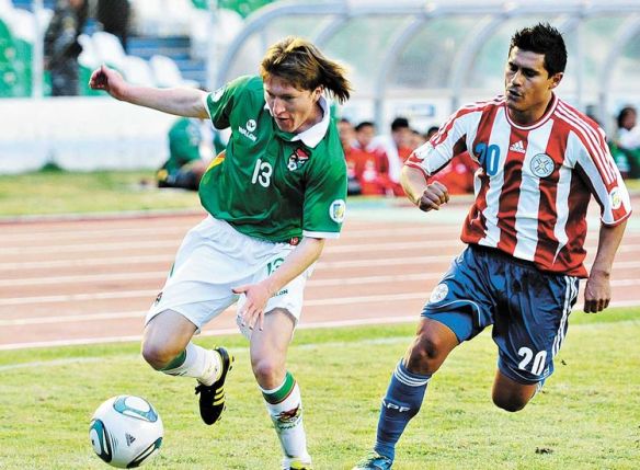 Chumacero-supera-paraguayo-Martinez-partido_LRZIMA20120611_0021_4