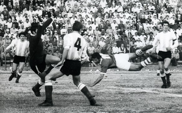 Partido Bolivia-Argentina en La Paz. Eliminatorias de 1969. Juan 
