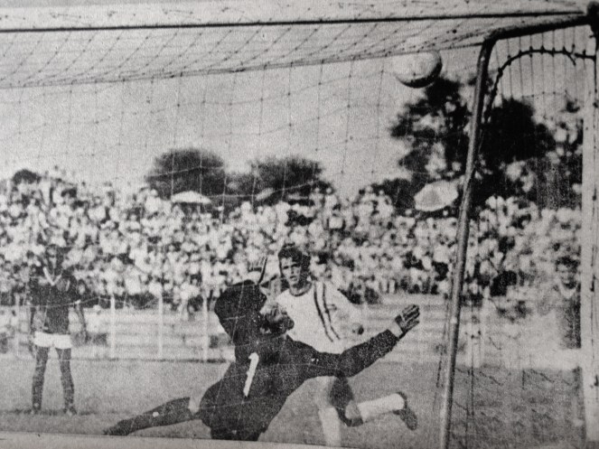 El estadio Tahuichi de Santa Cruz en los años setenta (antes de su remodelación). La selección jugó en este escenario por primera vez en 1980