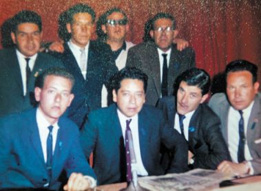 Lorenzo junto a grandes figuras del periodismo deportivo boliviano como Cucho Vargas, Remberto y Grover Echavarría o Mendel Urbach.