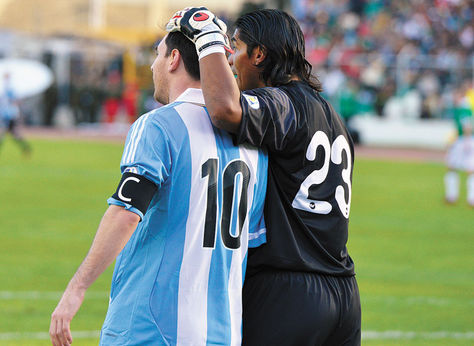 Figura-Galarza-Messi-despues-ganarle_LRZIMA20130327_0021_11