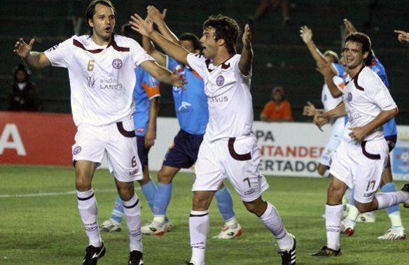 Lanús goleó a Blooming en Santa Cruz, la tercera goleada recibida por un equipo boliviano jugando como local