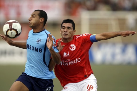 Bolívar consiguió la única victoria boliviana en esta versión de la Copa, al derrotar por 2 a 0 a juan Aurich en La Paz