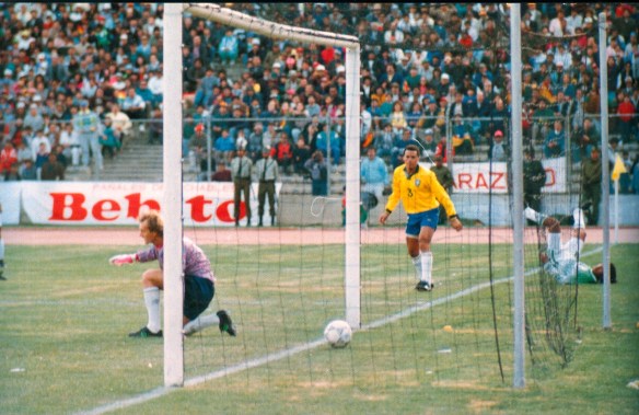 Etcheverry ha hecho el gol de su vida. Bolivia el gol de su historia. Bolivia 1 Brasil 0. 