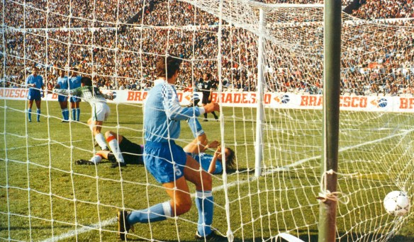 Ramallo anota el empate en el Centenario. Gran partido de Bolivia a pesar de la derrota