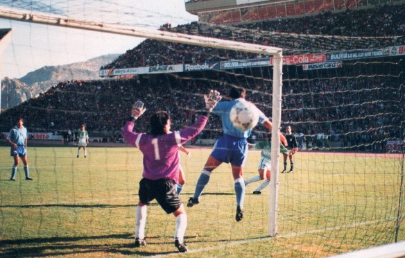 Platiní Sánchez abre la senda de la victoria con un golazo ante el arquero Siboldi